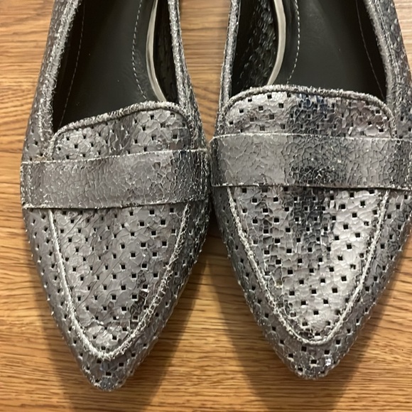 DONALD J PLINER Women's Ava Pointed Toe Metallic Loafers Silver Size 8M - Picture 7 of 12